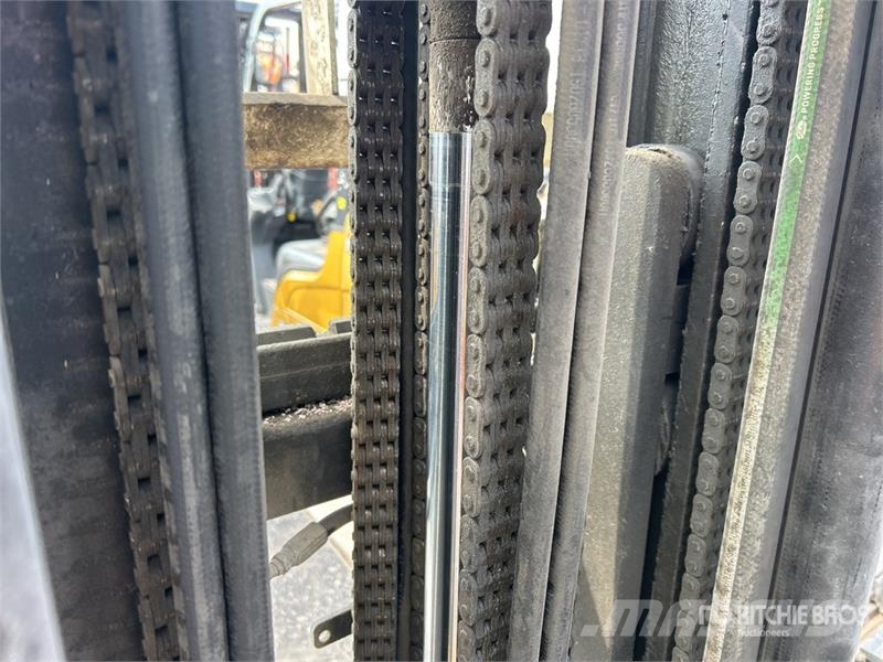 Yale GLP060VXNEAE087 5700 lb Pneumatic Tire Forklift Targoncák-Egyéb