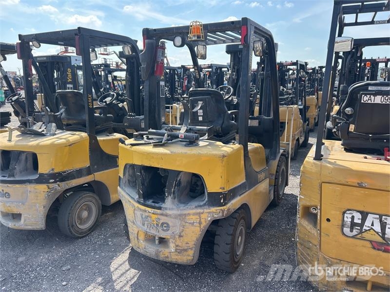Yale GLP060VXNEAE087 5700 lb Pneumatic Tire Forklift Targoncák-Egyéb