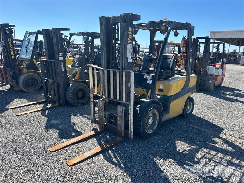 Yale GLP060VXNVRE087 5550 lb Pneumatic Tire Forklift フォークリフト - その他