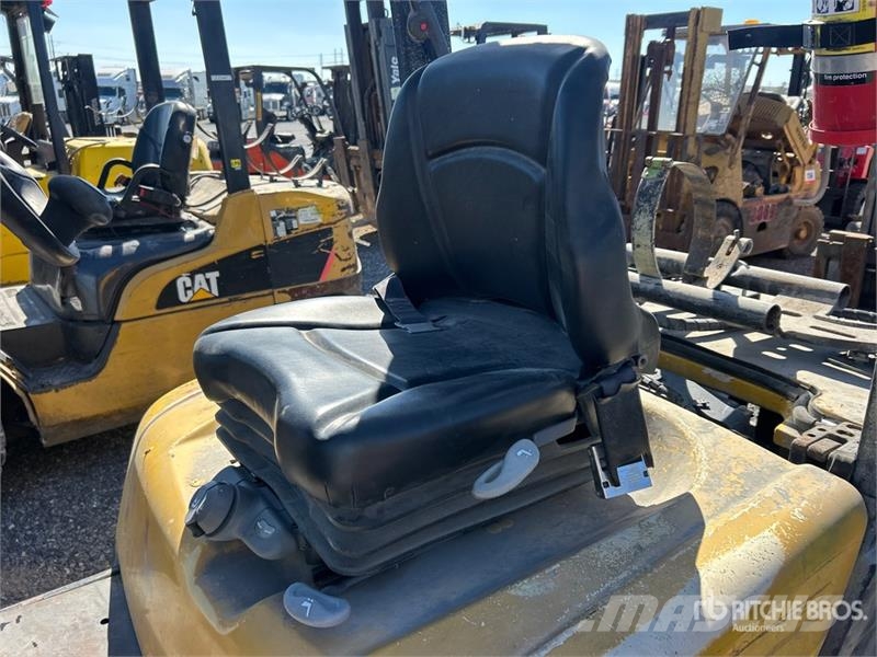 Yale GLP060VXNVRE087 5550 lb Pneumatic Tire Forklift フォークリフト - その他