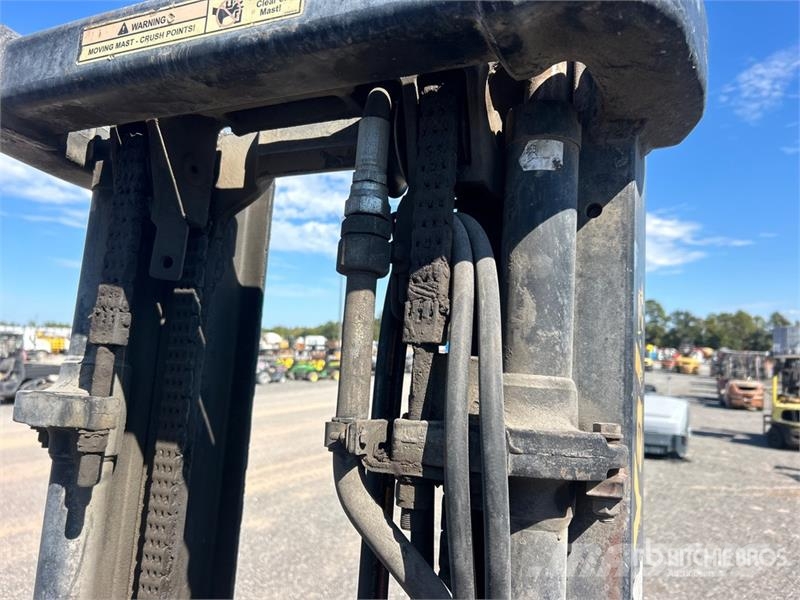 Yale GLP060VXNVRE087 5550 lb Pneumatic Tire Forklift フォークリフト - その他