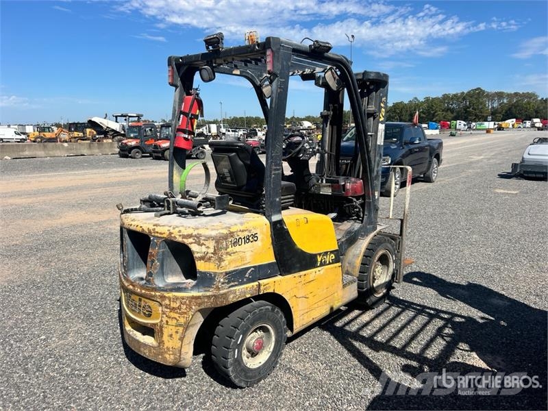 Yale GLP060VXNVRE087 5550 lb Pneumatic Tire Forklift フォークリフト - その他