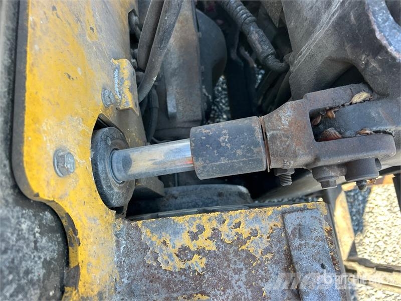 Yale GLP060VXNVRE087 5550 lb Pneumatic Tire Forklift フォークリフト - その他