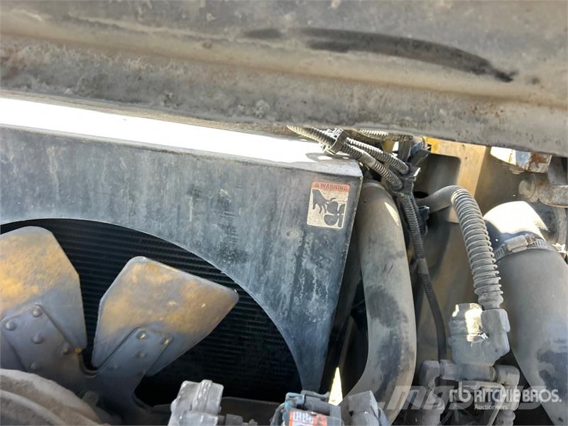 Yale GLP060VXNVRE087 5550 lb Pneumatic Tire Forklift フォークリフト - その他