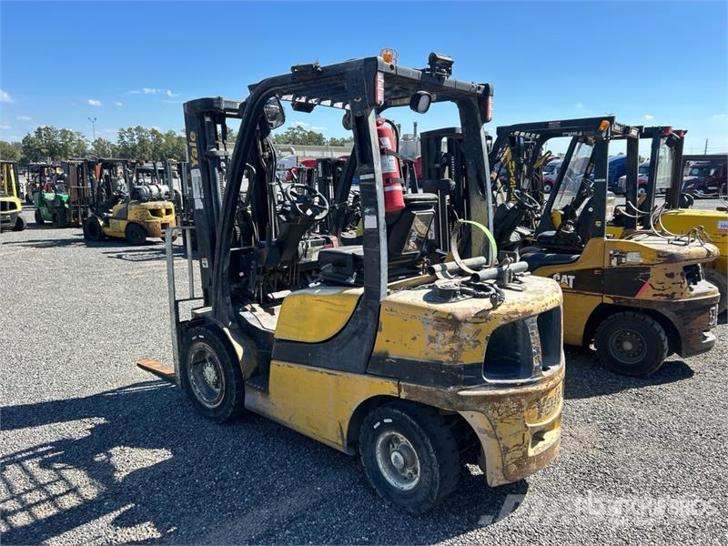 Yale GLP060VXNVRE087 5550 lb Pneumatic Tire Forklift フォークリフト - その他