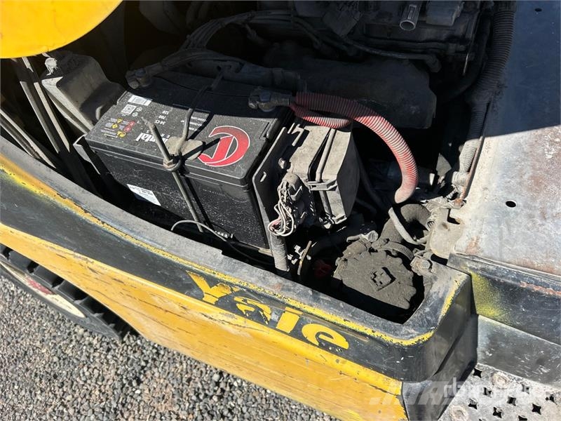 Yale GLP060VXNVRE087 5550 lb Pneumatic Tire Forklift フォークリフト - その他