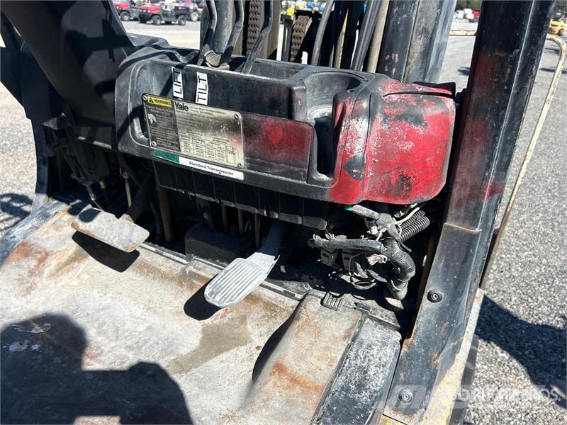 Yale GLP060VXNVRE087 5550 lb Pneumatic Tire Forklift フォークリフト - その他