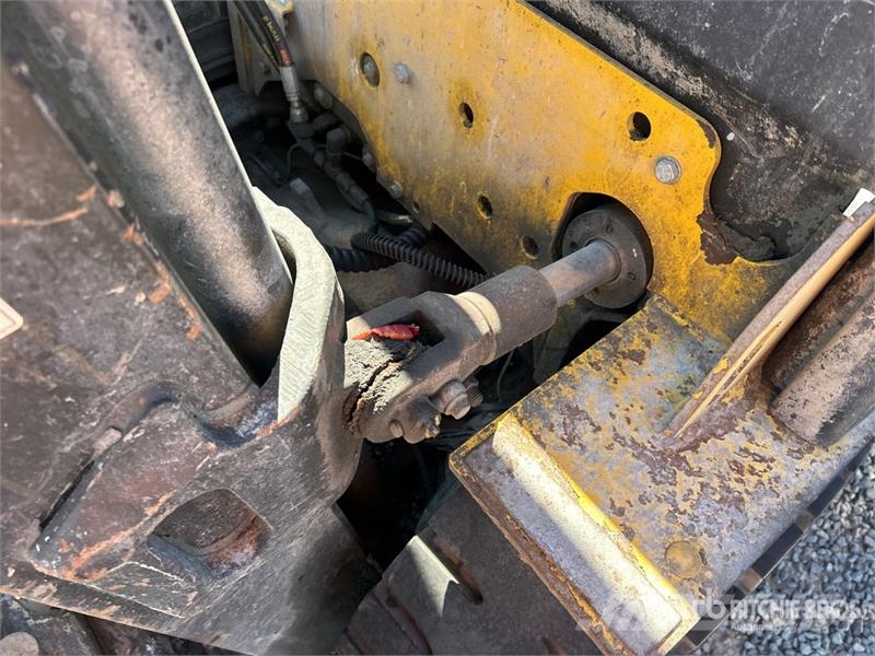 Yale GLP060VXNVRE087 5550 lb Pneumatic Tire Forklift フォークリフト - その他