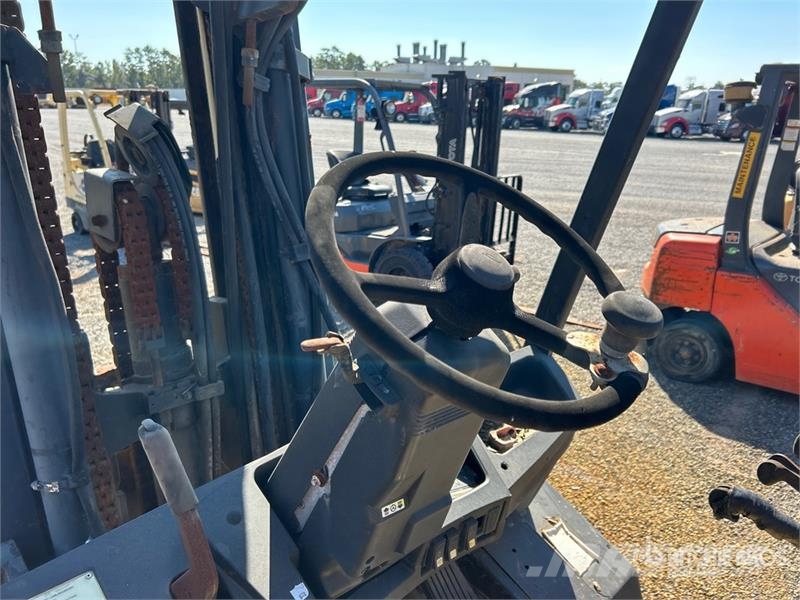 Yale GP110MJNGBE091 10800 lb Pneumatic Tire Forklift شاحنات ذات رافعات شوكية - أخرى