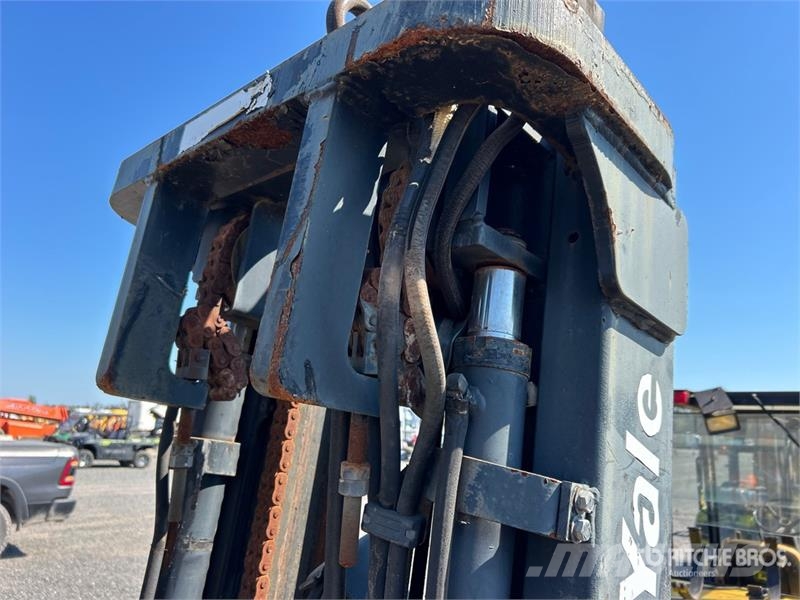 Yale GP110MJNGBE091 10800 lb Pneumatic Tire Forklift شاحنات ذات رافعات شوكية - أخرى