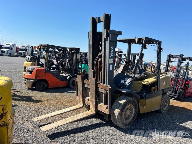 Yale GP110MJNGBE091 10800 lb Pneumatic Tire Forklift شاحنات ذات رافعات شوكية - أخرى