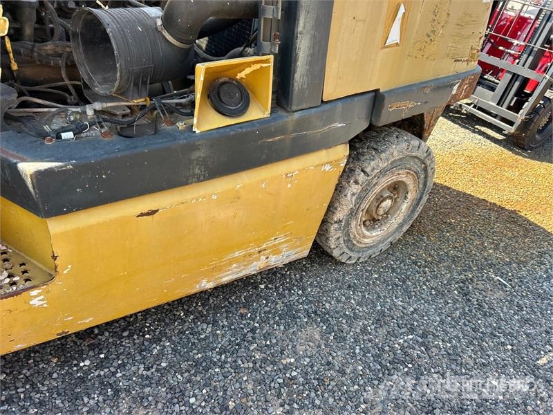 Yale GP110MJNGBE091 10800 lb Pneumatic Tire Forklift شاحنات ذات رافعات شوكية - أخرى