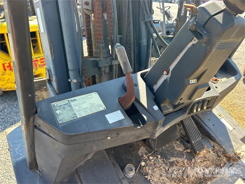 Yale GP110MJNGBE091 10800 lb Pneumatic Tire Forklift شاحنات ذات رافعات شوكية - أخرى