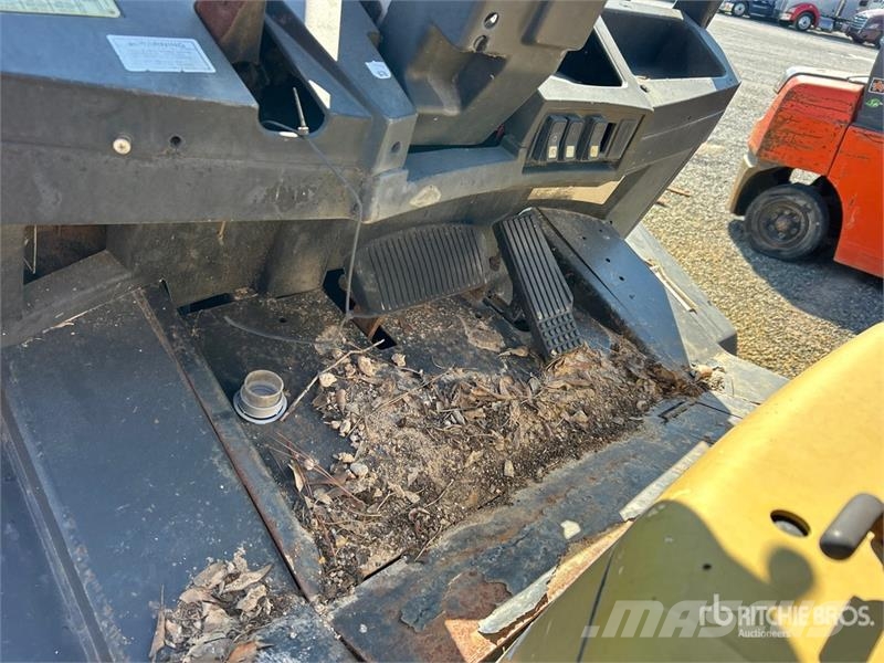 Yale GP110MJNGBE091 10800 lb Pneumatic Tire Forklift شاحنات ذات رافعات شوكية - أخرى