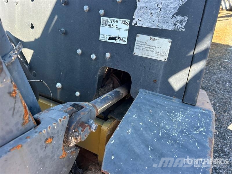 Yale GP110MJNGBE091 10800 lb Pneumatic Tire Forklift شاحنات ذات رافعات شوكية - أخرى