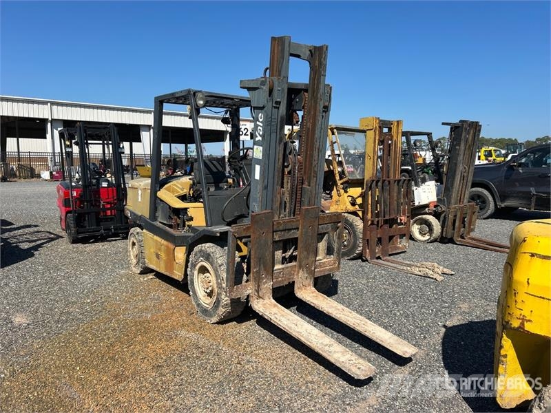 Yale GP110MJNGBE091 10800 lb Pneumatic Tire Forklift شاحنات ذات رافعات شوكية - أخرى