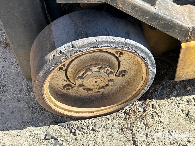 Yale LP 4650 lb Cushion Tire Forklift Iné