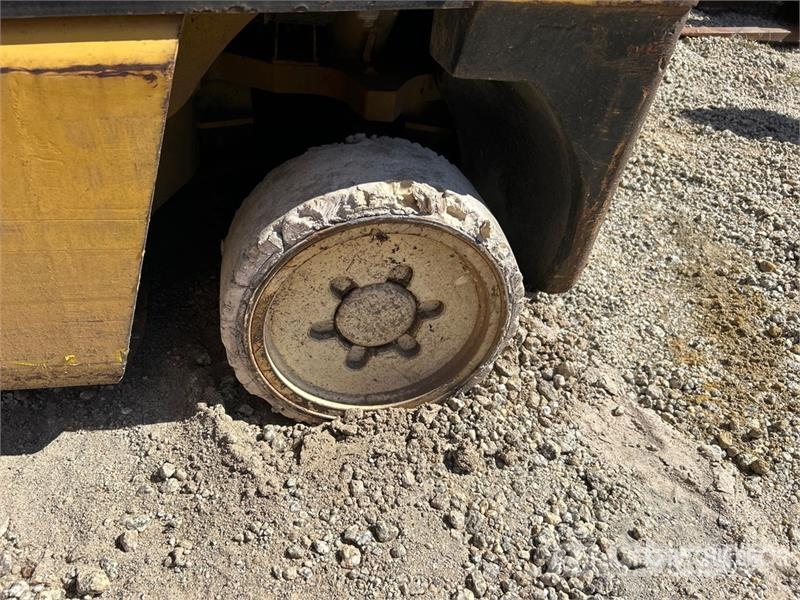 Yale LP 4650 lb Cushion Tire Forklift Iné