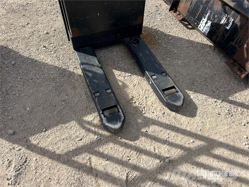 Yale MPB045VGN24T2634 4150 lb Electric Pallet Jack Ručni paletar
