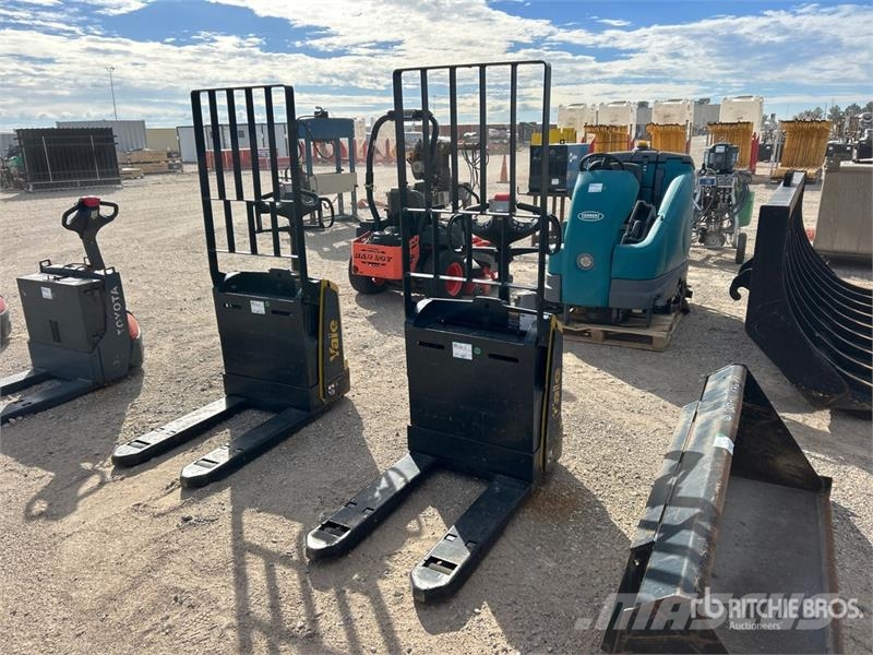 Yale MPB045VGN24T2634 4150 lb Electric Pallet Jack Ručni paletar