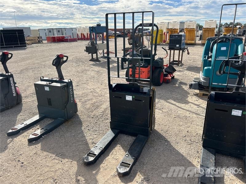 Yale MPB045VGN24T2634 4510 lb Electric Electric Pallet Ručni paletar