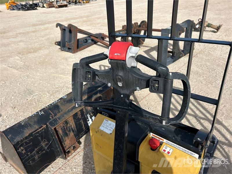 Yale MPB045VGN24T2634 4150 lb Electric Pallet Jack Ručni paletar