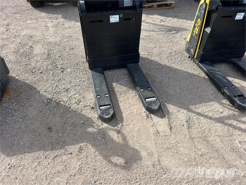 Yale MPB045VGN24T2634 4510 lb Electric Electric Pallet Ručni paletar