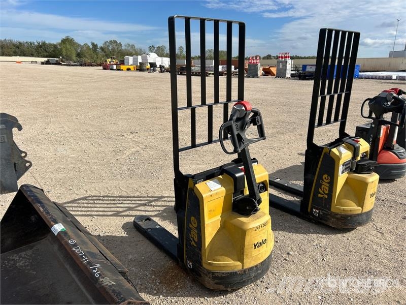 Yale MPB045VGN24T2634 4150 lb Electric Pallet Jack Ručni paletar