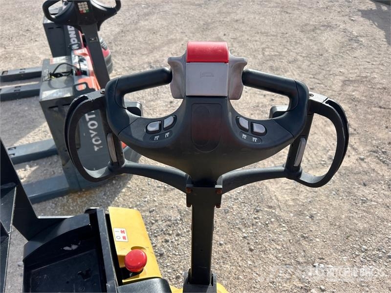 Yale MPB045VGN24T2634 4510 lb Electric Electric Pallet Ručni paletar