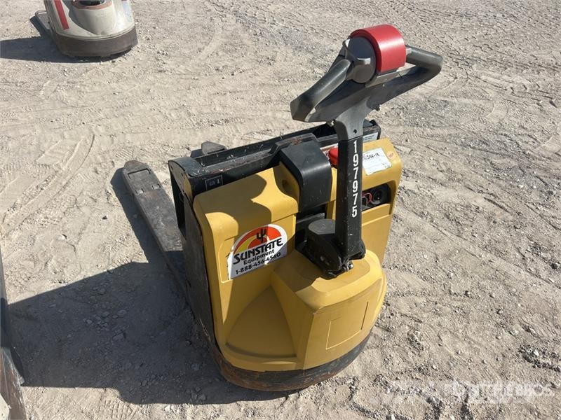 Yale MPB045VGN24T264 4510 lb Electric Pallet Jack Transpallet elettrici a timone
