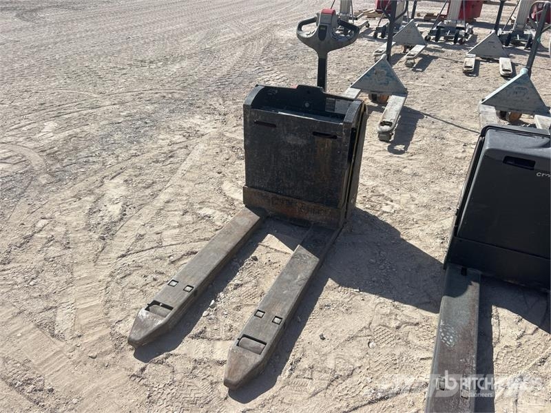 Yale MPB045VGN24T264 4510 lb Electric Pallet Jack Transpallet elettrici a timone