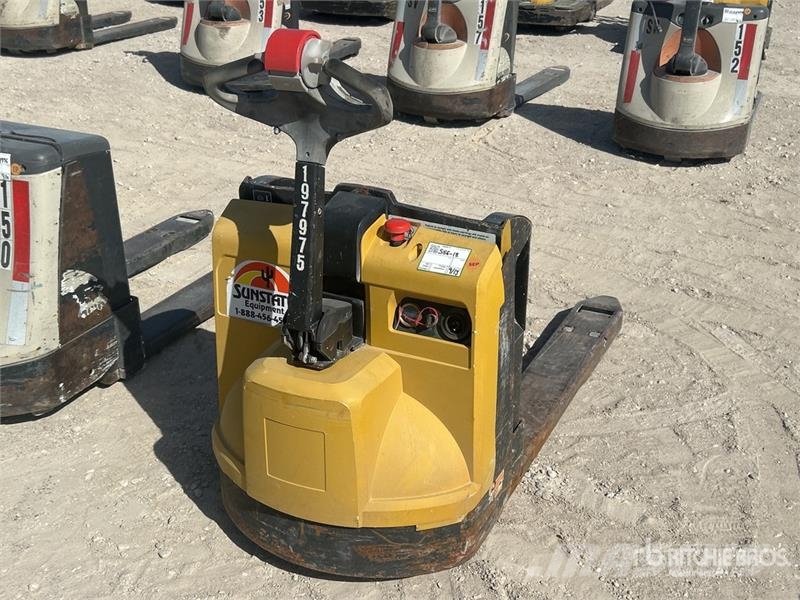 Yale MPB045VGN24T264 4510 lb Electric Pallet Jack Transpallet elettrici a timone