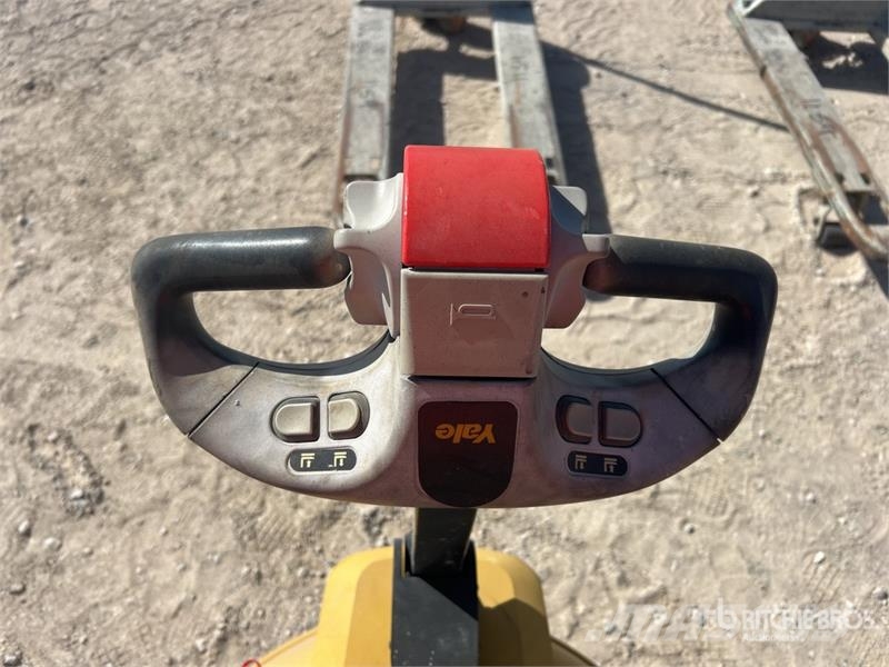 Yale MPB045VGN24T264 4510 lb Electric Pallet Jack Transpallet elettrici a timone
