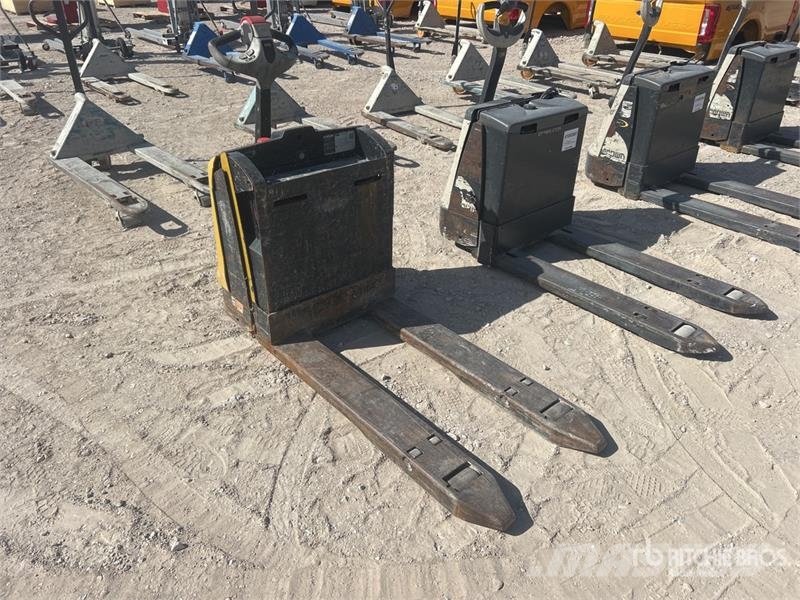 Yale MPB045VGN24T264 4510 lb Electric Pallet Jack Transpallet elettrici a timone