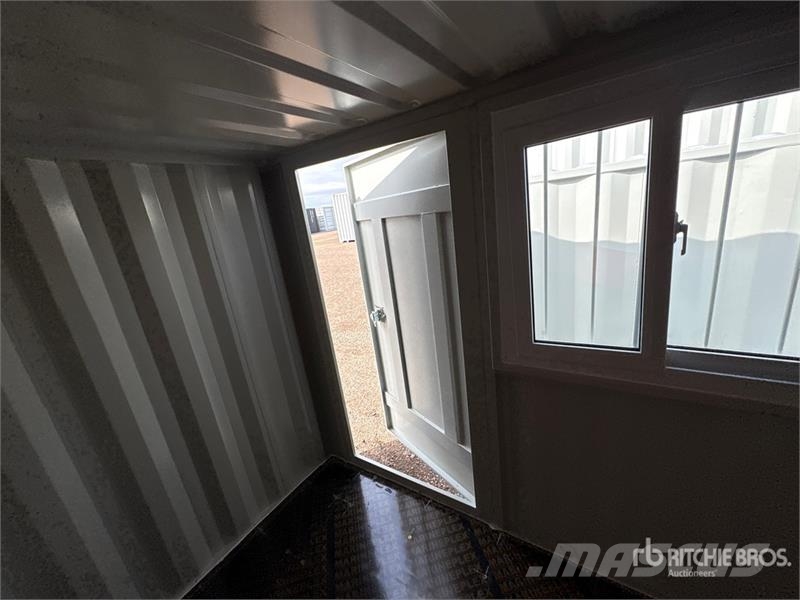 10 ft Multi-Door Open-Sided Storage Container (Unu Contenedores de almacenamiento