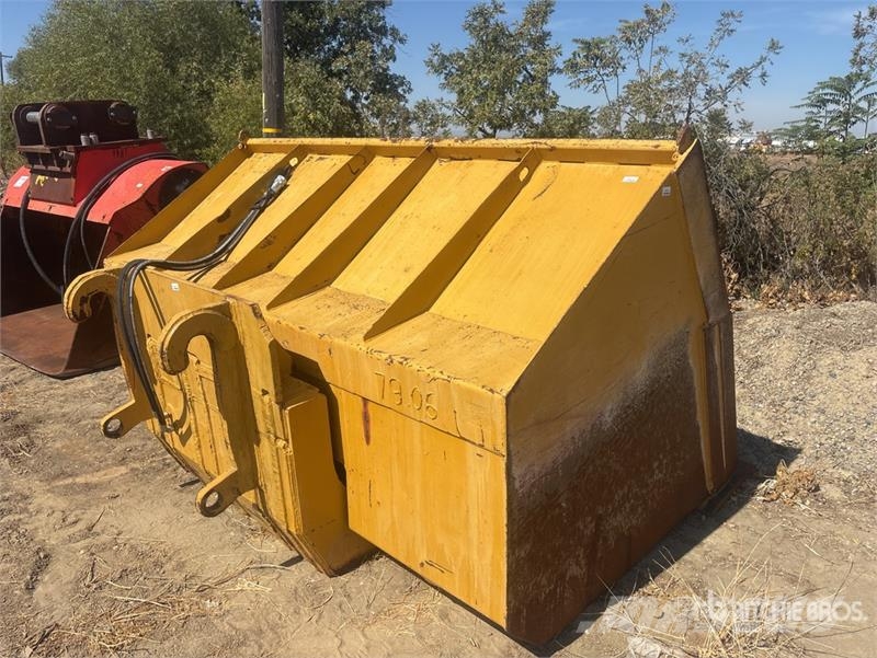 106 in High-Tip Wheel Loader Bucket Godet