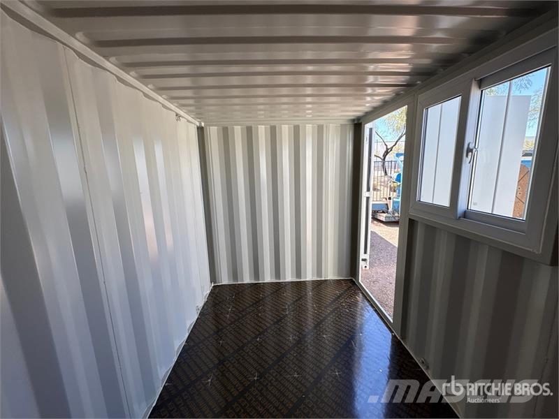 11' x 6'8" Storage Container Lagerbehälter
