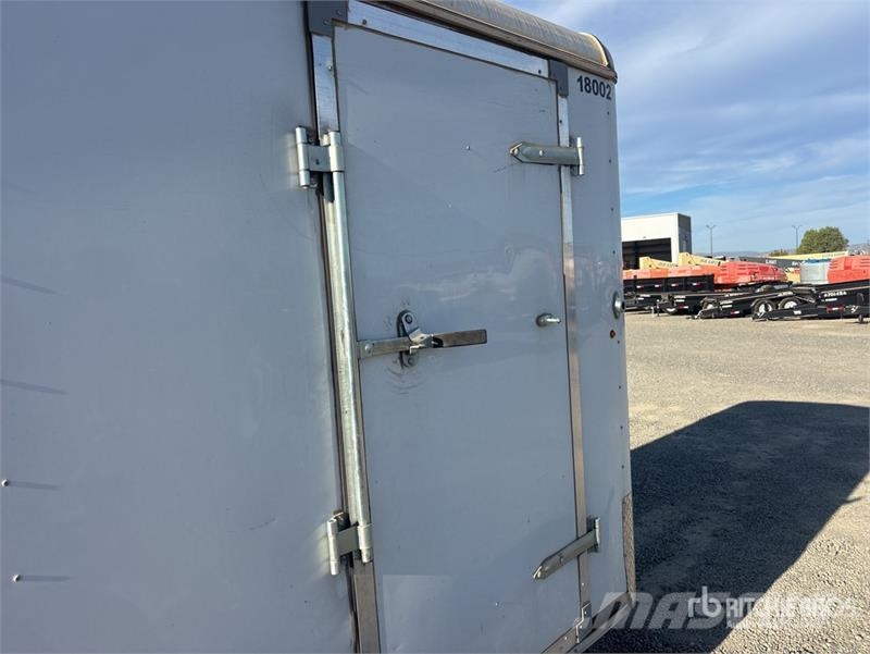 12 ft S/A Enclosed Trailer Furgons