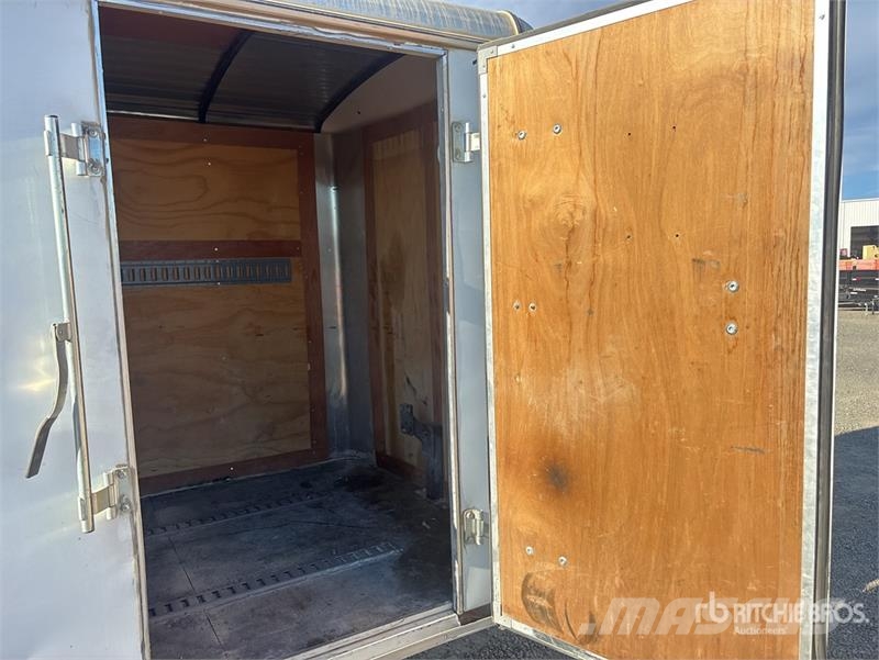12 ft S/A Enclosed Trailer Furgons