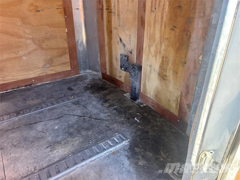 12 ft S/A Enclosed Trailer Furgons