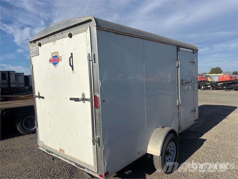 12 ft S/A Enclosed Trailer Furgons
