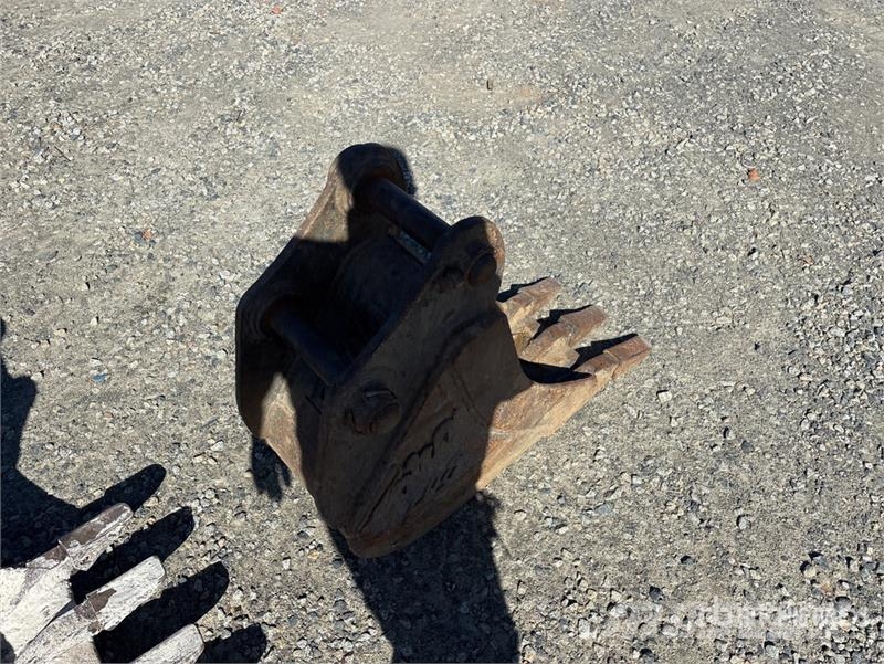 12 in Excavator Bucket Baldes