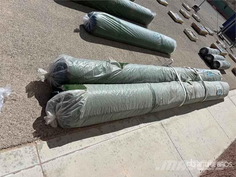 13.2 ft x 49.2 ft Artificial Grass Turf (Unused) Pacēlāji, vinčas un materiālu lifti