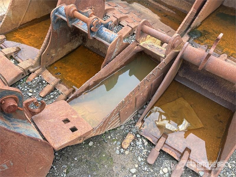 13 in Cleanup Excavator Bucket Baldes