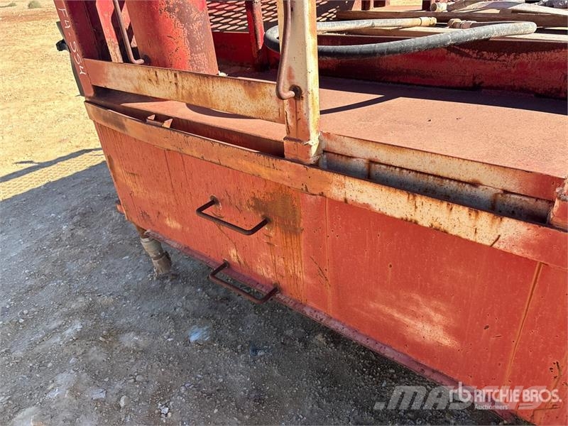  1436 gal Tank Utility Body 車廂
