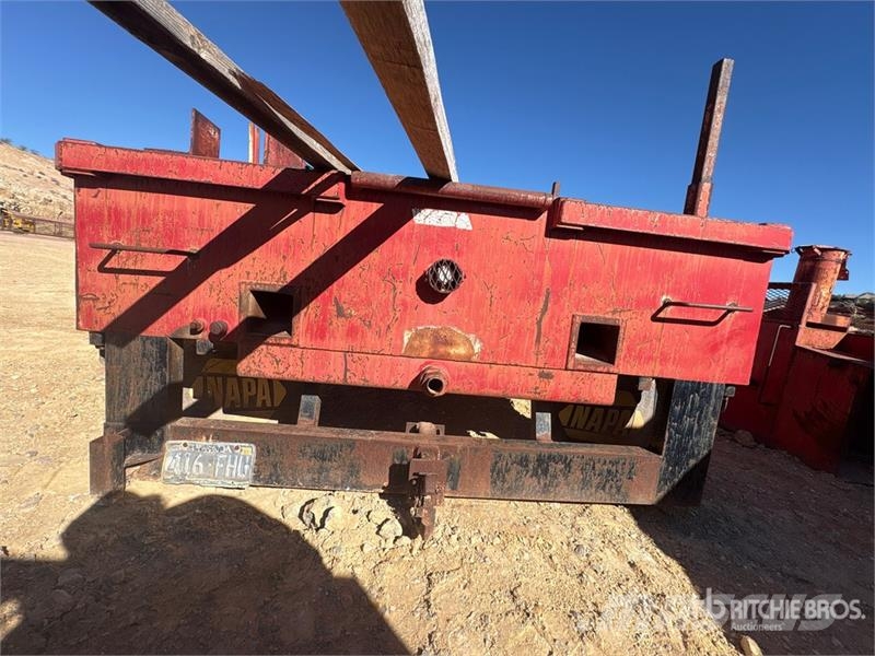  1436 gal Tank Utility Body 車廂