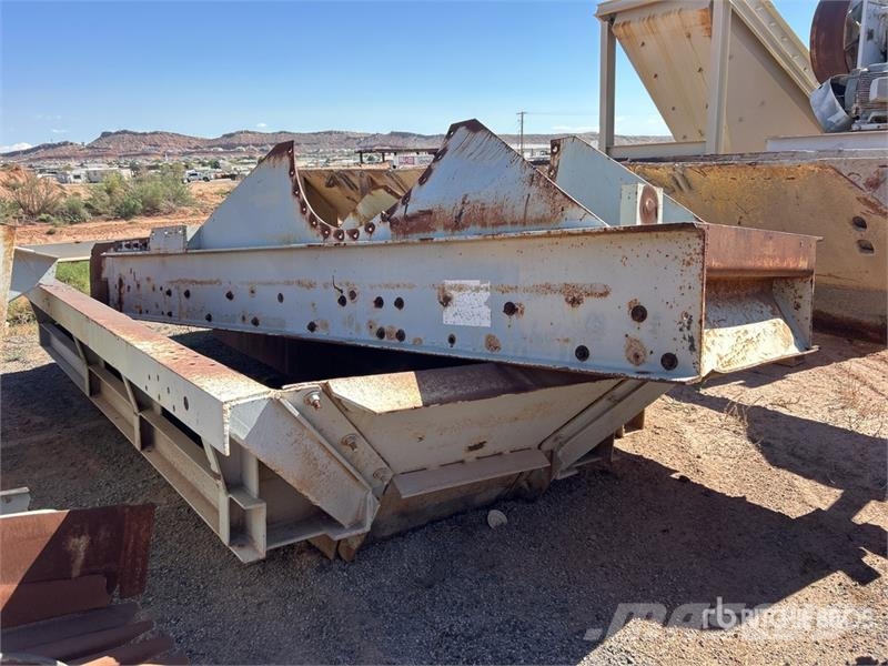  17 ft x 3 ft 2 in Grizzly Aggregate Feeder معدات البناء - غير ذلك