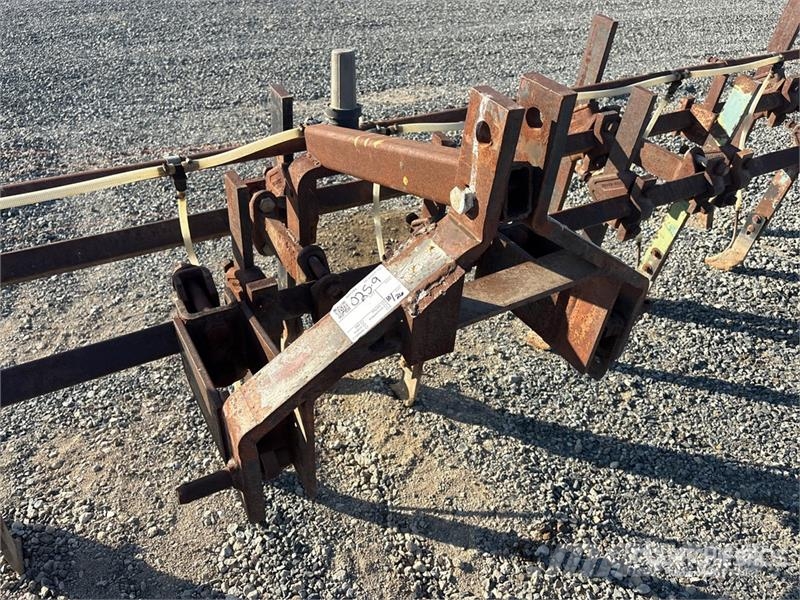 176 in 3-Point Fertilizer Bar 其他農業機械