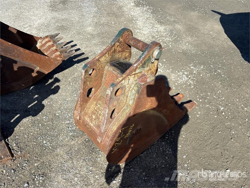 18 in Backhoe Rear Bucket Baldes