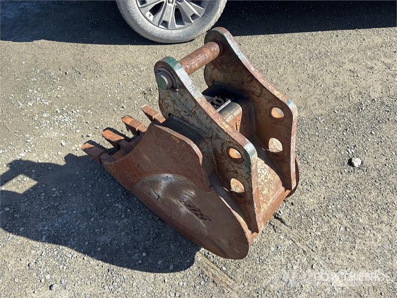  18 in Backhoe Rear Bucket Baldes